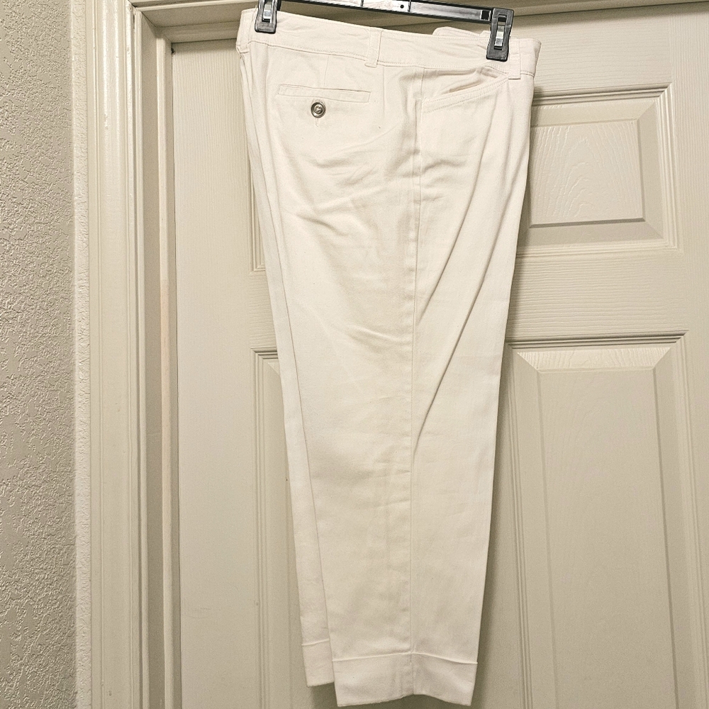 Larry Levine Capris | Size 8 | White